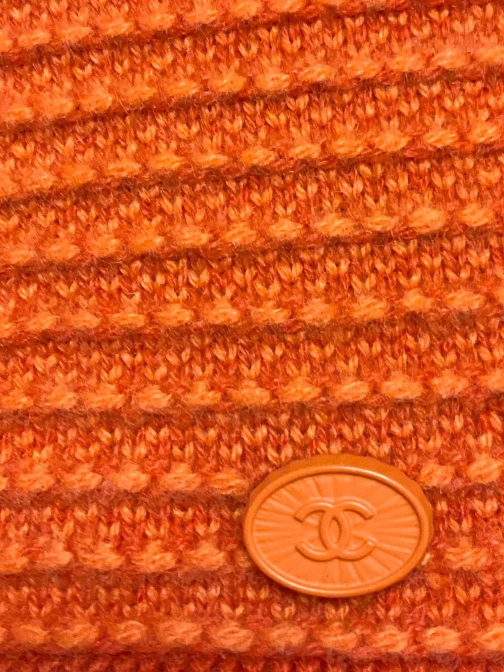 CHANEL RARE ORANGE / TAN RIBBED CASHMERE KNIT PULLOVER SWEATER WITH CC LOGO PLAQ
